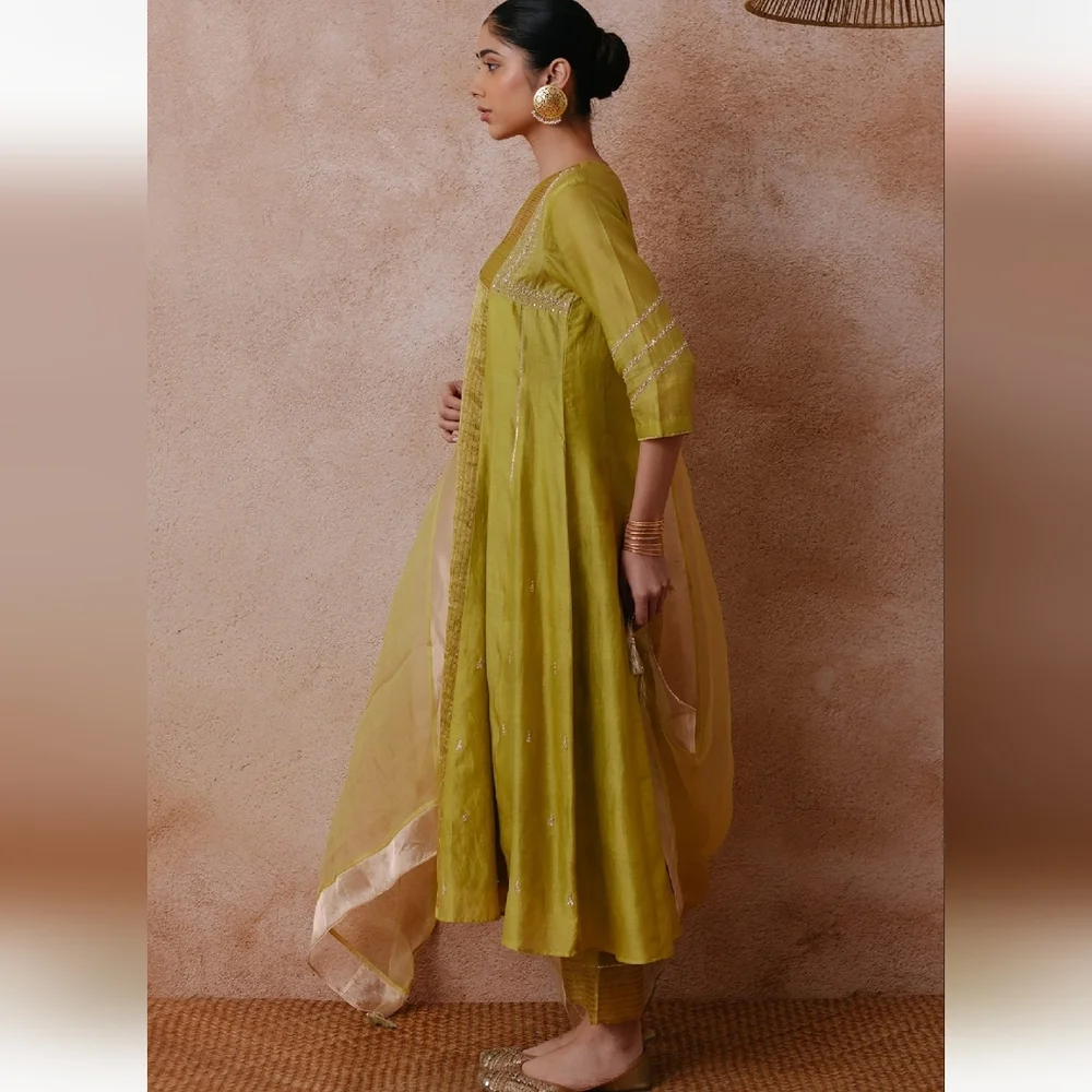 Label Mansi Nagdev Green Kurta Set - Picture 8 of 14